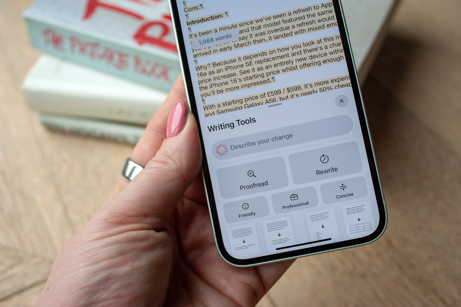 Apple iPhone 16e - AI writing tools